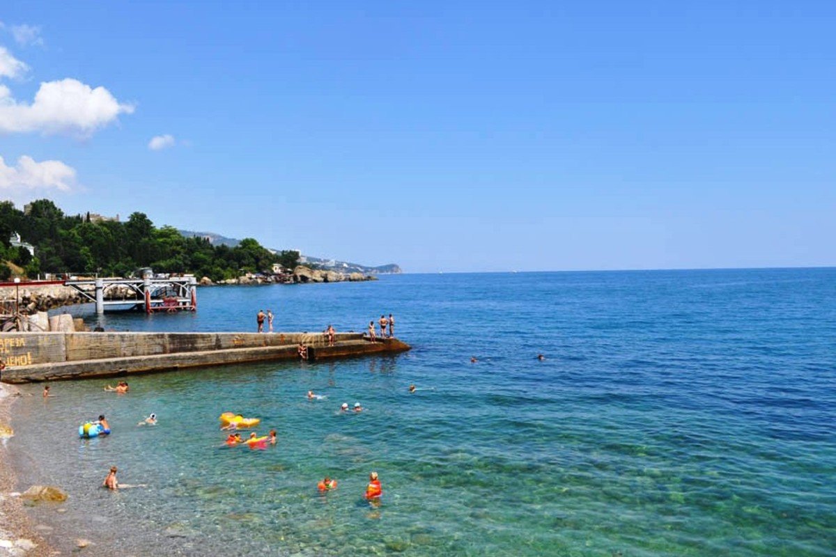 Пляж микрорайона "Лазурный берег" в Алуште